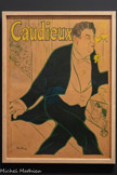 <center>Musée Toulouse-Lautrec</center>Henri de Toulouse-Lautrec
Caudieux
1893
Lithographie au pinceau et au crachis, en quatre couleurs (pierre de trait en vert olive, pierres de couleurs en jaune, rouge et noir)
Albi, musée Toulouse-Lautrec.
Donation de la Comtesse de Toulouse-Lautrec et famille, 1922
Toulouse-Lautrec représente Albert Caudieux, chanteur et acteur renommé surnommé « l’homme-canon », entrant sur scène à pleines enjambées. Son buste est penché en avant par l’énergie de sa marche. L’artiste s’inspire des compositions des estampes japonaises comportant des diagonales et des perspectives différentes : Caudieux est ainsi vu par en dessous, en contre-plongée, tandis que l’espace est traité en plongée, vu d’au-dessus. Le plancher de la scène, les coulisses et le souffleur situé dans une trappe sont ainsi visibles. Cette affiche a été travaillée au moyen de deux dessins préparatoires.