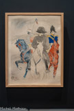 <center>Musée Toulouse-Lautrec</center>Henri de Toulouse-Lautrec
Napoléon 1895
Lithographie au crayon, au pinceau et au crachis en six couleurs (pierre de trait e de couleurs en rose, brun-rouge, jaune, bleu et noir)
Albi, musée Toulouse-Lautrec. 
Donation de la Comtesse de Toulouse-Lautrec et famille, 1922
En 1895, la maison Boussod, Valadon et Cie lance un concours d’affiches pour annoncer la parution en feuilleton de Life of Napoléon Bonaparte de William Milligan Sloane, dans la revue américaine The Century Magazine. Toulouse-Lautrec représente l’empereur encadré par un officier et un mamelouk. Les robes des trois chevaux dessinent le drapeau bleu-blanc-rouge. La composition est organisée autour d’une zone en réserve, le cheval de l’empereur, qui capte le regard. Le concours est finalement remporté par Lucien Métivet, qui propose l’image classique et efficace d’un Napoléon en majesté. Toulouse-Lautrec fait tout de même tirer son affiche à compte d’auteur en cent exemplaires.