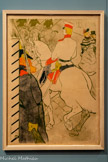 <center>Musée Toulouse-Lautrec</center>Henri de Toulouse-Lautrec
Babylone d’Allemagne
1894
Lithographie au pinceau et au crachis, en quatre couleurs (pierre de trait en vert olive, pierres de couleurs en jaune, rouge et noir)
Albi, musée Toulouse-Lautrec.
Donation de la Comtesse de Toulouse-Lautrec et famille» 1922
Toulouse-Lautrec réalise la couverture et l’affiche du nouveau roman de Victor Joze, Babylone d’Allemagne : mœurs berlinoises. L’auteur y critique la corruption des Berlinois, dans un esprit revanchard post-guerre franco- allemande de 1870-1871. Toulouse-Lautrec représente un défilé de la cavalerie, en référence à un passage du livre. Il donne au soldat au garde-à-vous les traits de l’empereur Guillaume II et colore son affiche de jaune, rouge et noir, couleurs déjà associées à l’Empire allemand. Cette affiche est menacée de censure par l'Ambassade de