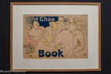 <center>Musée Toulouse-Lautrec</center>Henri de Toulouse-Lautrec
Irish and American Bar, Rue Royale — The Chap Book
1895
Lithographie au pinceau, au crachis et au crayon avec trame report, en cinq couleurs (pierre de trait en vert olive, pierres de couleurs en bleu foncé, jaune, rose et rouge)
Pais. Bibliothèque nationale de France, Département des Estompes et de la Photographie 
Commandée par The Chap Book, magazine littéraire américain, cette affiche de Toulouse-Lautrec représente le comptoir de l'Irish and American Bar, établissement parisien qu’il fréquente régulièrement. Il l’anime de personnages, dont le barman Ralph, en train de préparer un cocktail, et Tom, le cocher des Rothschild, à droite. Bien que commandée par un magazine américain, cette affiche est imprimée à Paris et distribuée par la revue littéraire et artistique La Plume. Le texte, appelé la lettre, est dessiné par l’artiste et est en partie recouvert de points, semblant préfigurer certaines enseignes lumineuses.