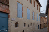 <center>Albi</center>La maison du navigateur Lapérouse. Le célèbre navigateur Jean-François Galaup de Lapérouse (1741-1788), est né au manoir du Gô, près d'Albi. Il achète cette maison en 1780 pour accueillir Eléonore Broudou, son épouse. Ses exploits durant la guerre de l'Indépendance des Etats-Unis lui valent l'honneur d'être choisi par Louis XVI en 1785, pour diriger une mission scientifique autour du monde.
Son voyage d'exploration s'achève par le naufrage de ses deux frégates, la Boussole et l’Astrolabe, sur les récifs de l'île de Vanikoro, au Nord-Est de l'Australie. Le Roi, attaché à la personnalité du navigateur, aurait demandé avant de monter sur l'échafaud : « a-t-on des nouvelles de monsieur de Lapérouse? »