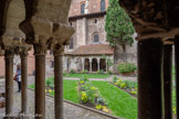 <center>Albi</center>Le cloître Saint-Salvi. La construction du cloître fut dirigée par de Malvesi à partir de 1270. En remerciement, les chanoines l’autorisèrent à faire bâtir; pour sa sépulture, un enfeu très original sur le flanc sud de la collégiale.