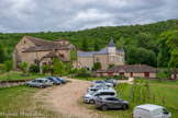 <center>Abbaye de Beaulieu-en-Rouergue  </center>L’abbaye de Beaulieu-en-Rouergue est fondée au XIIe siècle et affiliée à l’ordre cistercien. L’église abbatiale, la salle capitulaire, le cellier et la sacristie constituent de magnifiques témoignages de l’architecture gothique cistercienne des XIIIe et XIVe siècles, tandis que le logis est doté de décors du XVIIe siècle. Vendu comme bien national à la Révolution française, le monument est sauvé de la ruine dans les années 1960 par Geneviève Bonnefoi et Pierre Brache. L’abbaye présente aujourd’hui leur collection d’art du XXe siècle - l’une des plus importantes en France pour la période des Trente Glorieuses ( 1945-1975) - ainsi qu’un jardin contemporain planté de 1 000 rosiers.