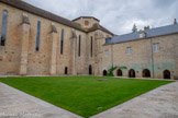 <center>Abbaye de Beaulieu-en-Rouergue  </center>L'emplacement du cloître qui a disparu. A gauche, l'église, avec la tour-lanterne octogonale, et à droite, la salle capitulaire au rez-de-chaussée, le dortoir des moines au premier étage. Le cloître a disparu peu avant 1865. Au XVIIe siècle il couvrait une surface de 36,50 m d'est en ouest, et de 30,60 m du nord au sud entre les bâtiments. Le cloître devait être carré à l'origine. Il existait en effet le long du cellier la ruelle des convers qui leur permettait d'accéder de leur dortoir à l'église par une porte située dans la première travée.