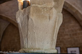 <center>Abbaye de Beaulieu-en-Rouergue  </center>Le cellier. Un chapitaeu avec vestiges de décoration.