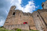 <center>Najac : Forteresse Royale. </center>A gauche, la tour carrée, à droite, une tour ronde.