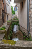 <center>Saint-Antonin-Noble-Val </center>L’eau est indispensable pour la vie et les activités dans une ville protégée par ses remparts. La cité est sillonnée par deux canaux dérivés de la Bonnette, leur mise en place est liée à l’implantation de l’abbaye et de son moulin, ainsi qu’à la création des tanneries. Le système de canaux qui traverse une partie de la ville, dont des sections en souterrain.
Des anciennes tanneries qui étaient placées le long de la dérivation de la Bonnette, où se trouvent différents bacs.