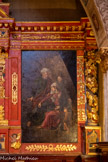 <center>Gaillac</center>L’église Saint-Pierre. Retable de St Pierre. Le miracle du tablier de sainte Germaine de Pibrac. Ce thème du pain changé en roses illustre la vie d'un certain nombre de saints et de saintes et pour les toulousains cette scène évoque tout de suite un des épisodes de la légende de sainte Germaine de Pibrac tant représentée dans les églises du Midi Toulousain depuis sa béatification en 1854 et sa canonisation 13 ans plus tard. Mais cet épisode se retrouve également associé aux vies et aux représentations de sainte Rosalie ou de Sainte Elisabeth de Hongrie ainsi que la nièce de celle-ci, Sainte Elisabeth, reine du Portugal, ce qui rend l'attribution de notre tableau quelque peu délicate. Les seuls éléments qui permettent de trancher en faveur d'une représentation d'un épisode de la vie d’une autre de ces saintes, Casilde, ce sont les costumes à l'orientale des personnages du tableau et en particulier celui du père portant le turban. Or parmi toutes les vies de ces saintes seul le récit de celle de Casilde précisait qu'elle était fille d'un roi maure. De religion musulmane, elle se convertit à la foi chrétienne et nourrissait contre la volonté de son père ses prisonniers chrétiens. Celui-ci la surprit un jour et lui demanda ce qu'elle portait dans son tablier, un miracle la disculpa : les pains s'étaient transformés en rose. Née à Burgos au 11ème siècle elle en est devenue la patronne tout comme de Tolède.