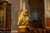 <center>Gaillac</center>L’église Saint-Pierre. Le chœur. Les deux anges en bois doré.