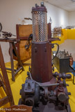 <center>Gaillac</center>Machine à gazéifier.
Première moitié du 20e siècle. Métal, verre (assemblé, moulé). Conservé au musée sous le nom de machine à gazéifier cet instrument fort rare n'a pas encore livré tous ses secrets. Portant l'inscription Vinoxyl,  il est vraisemblable qu'il était rempli d'un gaz à l'état liquide intervenant dans la vinification. Il a pu s'agir de dioxyde de soufre pour équilibrer l'acidité du vin et le protéger des bactéries, ou de dioxyde de carbone pour pallier une fermentation insuffisante.