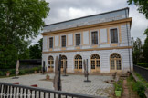 <center>Gaillac</center>Château de Foucaud. Le jardin est aussi complété par une très grande orangerie du XVIIIème siècle de style néo-classique à trois niveaux dont un attique. Destiné à accueillir les plantes gélives du parc, cet ensemble construit sur trois niveaux se distingue par son décor extérieur architecturé peint en trompe-l’œil