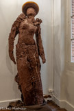 <center>Lisle-sur-Tarn</center>Musée Art du Chocolat. Ces sculptures réalisées par Michel Thomaso-Defos avec l’artiste Casimir Ferrer ont été obtenues en coulant le chocolat et en le modelant sur une structure métallique afin de donner à la sculpture cette esthétique particulière.