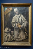 <center>Le musée Goya.</center>EL GRECO (d’après)
(CRÊTE, 1541 - TOLÈDE, 1614)
Saint François d’Assise et frère Léon méditant sur la mort
XVIIe SIECLE HUILE SUR TOILE
Greco est un des artistes majeurs du XVIe siècle. Originaire de Crête, son arrivée en Espagne en 1576 correspond à une époque marquée par l’héritage spirituel des grands mystiques espagnols comme sainte Thérèse d’Avila et saint Jean de la Croix. La représentation de saint François d’Assise, saint le plus populaire de la chrétienté est récurrente chez l’artiste. Celui-ci est reconnaissable grâce à son froc brun ceint d’une corde et à la présence sur sa main droite du stigmate de la plaie du Christ crucifié.
Saint François s’adresse à frère Léon, son plus proche compagnon dans les dernières années de sa vie. Le cadrage resserré en contre-plongée accentue l’importance du Saint et sa position dominante.
La présence d’un crâne, allégorie de la mort confirme qu’il s’agit ici d’un moment privilégié de méditation autour du sens de la Vie et de sa fragilité. Après une longue période d’oubli, Greco est redécouvert au XIXe siècle par les romantiques et de nombreux artistes du XXe s’en sont inspirés comme Picasso.