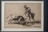 <center>Le musée Goya.</center>Le Cid Campéador combattant un taureau à la lance.
EAU-FORTE, AQUATINTE BRUNIE ET POINTE SÈCHE ET BURIN
SÉRIE LA TAUROMACHIE (1815-1816) – PLANCHE 11