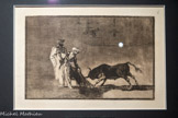 <center>Le musée Goya.</center>Les Maures font des passes de cape dans l’arène avec leur burnous.
EAU-FORTE, AQUATINTE BRUNIE ET POINTE SÈCHE
SÉRIE LA TAUROMACHIE (1815-1816) – PLANCHE 6