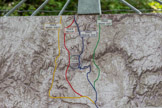 <center>Sentier des Explorateurs avec le Viaduc de Millau.</center>Les différents trajets projetés. C'est le rouge, le tracé médian, qui a été choisi, mais présentant des difficultés de réalisation d’ordre géologique, notamment au niveau du franchissement de la vallée du Tarn. Les investigations des experts concluent à la possibilité de les surmonter. Deux familles de solutions locales pour franchir le Tarn s'offrent alors :     une famille « haute », faisant appel à un viaduc de 2 500 m passant à plus de 200 m au-dessus du Tarn ; une famille « basse », descendant dans la vallée, franchissant le Tarn grâce à un ouvrage de 600 m puis atteignant le Larzac par un viaduc de 2 300 m prolongé par un tunnel. Moins longue, moins chère et offrant de meilleures conditions de sécurité pour les usagers, la famille « haute » apparaît la plus intéressante. Le choix est arrêté par décision ministérielle le 29 octobre 1991.
