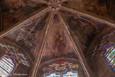 <center>La cathédrale Notre-Dame de Rodez</center>Chapelle du Sacré Cœur, ornée et voûtée au frais de Gilbert de Cantobre, évêque de Rodez (1339-1348). Les fresques de la voûte représentent le Christ en majesté, entouré par les quatre évangélistes, qu'accompagnent leurs symboles respectifs.