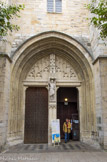 <center>Eglise St-Jean Baptiste.</center>Le portail principal, orné de la statue de Saint-Jean-Baptiste tenant son bâton de berger à la main, est percé entre 1664 et 1666.