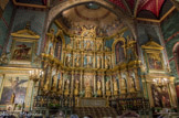 <center>Eglise St-Jean Baptiste.</center>L'avant chœur. Deux chapelles latérales richement décorées de retables viennent élargir le chœur en accentuant encore sa dimension grandiose.