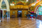 <center>Villa Arnaga</center>Edmond Rostand et sa femme, Rosemonde Gérard, commandent le décor des pièces à des artistes renommés. Le mobilier est soigné jusqu'au plus infime détail. Gaston La Touche (1854-1913), coloriste, réalise la frise du Grand Hall ainsi que les quatre médaillons en trompe-l’œil de la salle à manger. Ce peintre, ami d’Edouard Manet et d’Edgar Degas, illustre ici un poème de Victor Hugo, La Fête chez Thérèse, dont Rostand est un fervent admirateur. Les couleurs chatoyantes de la composition plaisent au poète.