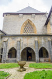 <center>Roncevaux</center>La chapelle de San Agustin ouvre sur le cloître.