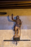 <center>Ascain</center>Près de la porte côté droit : statue de saint Jean-Baptiste.