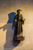 <center>Ascain</center>Près du baptistère : statue très naïve de saint Antoine de Padoue.