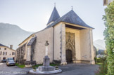 <center>Bielle</center>L'église St Vivien, robuste édifice en pierre grise d'Arudy avec contreforts, fut construite entre la fin du XVe siècle et le dernier quart du XVIe siècle. Elle est vouée à Saint Vivien, évêque de Saintes en 450.