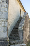 <center>Bielle</center>Flanc nord, l'escalier mène à l'historique 