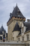 <center>Château de Pau</center>La tour Montauser qui signifie monte oiseau en béarnais car la tour était dépourvue d'escalier à son origine au XIIe siècle. La garnison était, ainsi, chargée de monter la tour avec des échelles qu'on retirait après soi. Cette tour était, jadis, un puits à oubliette dans laquelle les criminelles était enfermés.