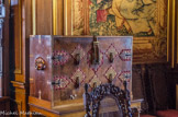 <center>Château de Pau</center>Chambre. Meuble espagnol du XVIIe siècle. C'est un meuble à secret d'où le nom secrétaire.