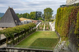 <center>Jardin du château</center>A gauche, le toit de la tour de la Monnaie derrière la treille du Roi..