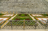 <center>Jardin du château</center>Le mariage d'Henri IV et de Marie de Médicis est évoqué par les lettres H et M décorées de chamotte (brique pilée) et de quartz blanc, au cœur du jardin Renaissance.