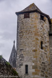 <center>Orthez</center>La tourelle en porte-à-faux garde une disposition médiévale : son accès devait se faire primitivement par un escalier en bois que l’on pouvait détruire en cas de danger. De ce fait il n’y avait aucune communication directe entre le rez-de-chaussée et les étages.