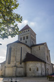 <center>Sauveterre-de-Béarn</center>Eglise Saint-André. Le style roman s'affirme dans l'examen de tout l'édifice. Les formes harmonieusement élevées séduisent et font de la paroissiale une construction unique en Béarn.