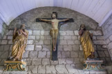 <center>Lourdes.</center>Saint Paul, Christ en croix, saint Pierre.
