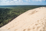 <center>La Dune du Pilat</center>L'histoire de la dune retrace 4000 ans de variations climatiques. Des périodes de climat froid, sec et venteux, ont permis l'accumulation du sable. Elles ont alterné avec des périodes chaudes et humides, propices au développement de la forêt.
Vers 2000 ans avant JC, le plateau landais s'étendait à l'emplacement actuel de la grande dune.
Pendant la période préhistorique, plusieurs niveaux de sable, horizontaux se sont déposée.
Puis, trois générations de dunes se superposèrent.
Des dunes anciennes se sont formées entre l'an 500 et l'an 1000- Elles ont été naturellement couvertes de forêt entre l'an 1000 et 1500.
Une dune moderne, la dune de la Grave, a envahi les dunes anciennes à partir de 1500. Elle a été fixée par semis de pins en 1830.
Sous l’effet de l'érosion qui sévit à son pied, la dune de la Grave s'est remise en mouvement, vers 1860 formant l'actuelle dune du Pilat. Il aura fallu 4000 ans à la dune du Pilat pour apparaître alors que 40 millions d'années ont été nécessaire à 1a formation des Pyrénées. A l'échelle géologique, la grande dune est très récente !