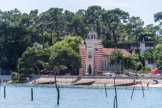<center>Le bassin d'Arcachon</center>Sur le front de mer, seule la Chapelle de l’Herbe témoigne du faste de Léon Lesca.