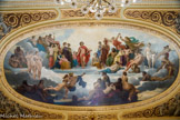 <center>Le Grand Théâtre.</center>La partie centrale reçoit en guise d’ultime ornement, les peintures de William Bouguereau. Il exécute en 1865 l’imposante œuvre de forme ovale ornant le plafond. Celle-ci évoque Apollon entouré des dieux de l’Olympe et des muses.