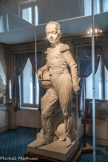 Bordeaux. Musée des Arts Décoratifs.<br> La statue en biscuit de Sèvres, acquise par la Ville en 1999, représentant le duc de Bordeaux à l'age de 7 ans, grandeur nature.