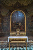 <center>CHAPELLE NOTRE- DAME DES DOULEURS</center>Les tableaux d’autels ornant plusieurs des chapelles latérales de l’église ont été peints entre 1712 et 1734 par le frère dominicain Jean André (1662-1753) élève, en Italie du peintre officiel des papes, Carlo Maratta, et,
en France, du rouennais Jean-Baptiste Jouvenet. Ces toiles glorifient les saints et saintes de l’ordre dominicain. Le tableau a été peint en 1714 par le peintre suisse CORNINCK.
La scène représente la Déposition de Croix. Le Christ est étendu sur un linceul tandis que la Vierge Marie pleure sur le corps inanimé de son fils. A ses côtés, Marie Madeleine, et deux chérubins éplorés dans l'angle droit.
Les tons de couleurs dans le répertoire des bruns et ocres se justifient dans ce dramatique épisode. Seul le Cœur du Christ est éclairé.