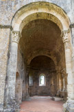 <center>L'abbaye de la Sauve-Majeure</center>La grande absidiole Nord. Chapireaux : à gauche, Adam et eve, à droite lions et homme à l'envers.