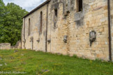 <center>L'abbaye de la Sauve-Majeure</center>Sur le mur, retombées des arcs du cloitre.