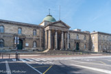 <center>Hôpital saint André</center>En 1825 fut lancé, grâce à l'appui du Duc de Richelieu, un concours pour la construction d'un nouvel hôpital, les fonds étant fournis par la dotation Richelieu et par le produit de ventes des rentes et d'emprunts. Et le 4 novembre 1829 était remises au maire de Bordeaux les clé du nouvel hôpital, fruit du travail de l'architecte Jean Burguet, devant une foule enthousiaste.