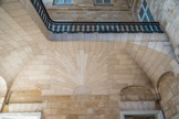<center>L'hôtel de ville</center>L’escalier d’honneur monumental (dessiné par Bonfin) situé au rez-de-chaussée du corps de logis est considéré comme un des chef-d’œuvre de stéréotomie française.