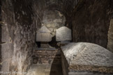 Eglise Saint-Seurin. La crypte.<br> Chapelle dédiée à ste Bénédicte. Sarcophages du VIe siècle.