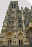 <center>La Cathédrale </center>La tour de Beurre, écroulée en 1506, reconstruite en gothique, avec des éléments renaissance. De style flamboyant, elle s'élève à 65 mètres, abriteun escalier de 396 marches. Elle abrite toutes les cloches.