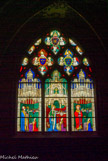 <center>Chapelle de l'archevêque Guillaume de Boisratier. </center> Vitrail du début XV. A droite, armes de l'évêque. En haut, celles du pape Alexandre V.