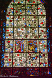 <center>Vitrail composite, avec des fragments du XIIe. </center>Adoration des Mages et Annonciation. Bordure du bas, aussi du XIIe.