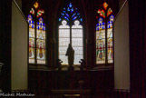 <center>Chapelle du duc Jean de Berry. </center> C'est l'ancienne chapelle d'Étampes dédiée à saint André, fondée vers 1425 par Robinet ou Robert d'Étampes et ses trois frères prénommés Jean et Guillaume. Robert d'Étampes était un favori du duc Jean de Berry, conseiller et chambellan de Charles VI, maréchal et sénéchal du Bourbonnais. Un premier Jean d'Étampes a été évêque de Carcassonne, le deuxième Jean d'Étampes dit le jeune a été évêque de Nevers en 1445, et le troisième a été maître d'hôtel du duc d'Angoulême. Guillaume d'Étampes a été évêque de Montauban en 1451, puis évêque de Condom en 1454. À partir des blasons des donateurs, Robert Gauchery a proposé de placer la réalisation des vitraux de la chapelle entre 1452 et 1465. Ces vitraux qui représentaient les donateurs ont disparu sans que les causes et la date de cette disparition soient connues. . Vitrail du XVe.